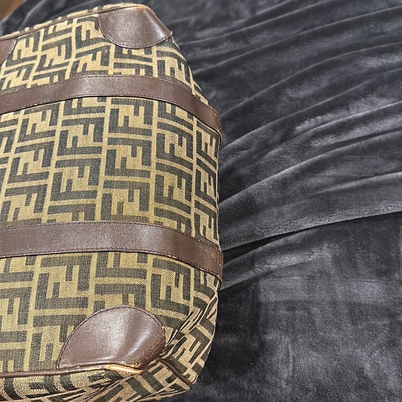 🛍️BLACK FRIDAY DEAL🛍️ Pre-loved AUTHENTIC Small Fendi Duffle bag - Picture 8 of 10